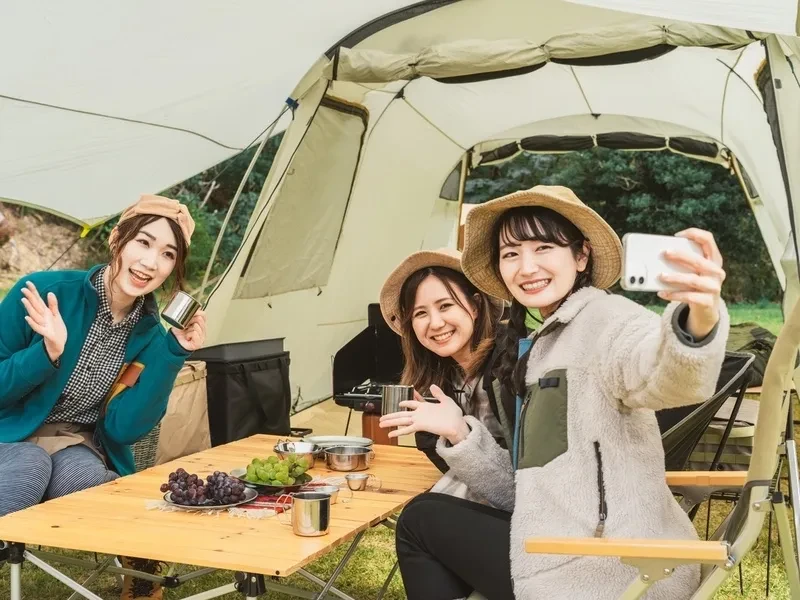 キャンプ富士五湖周辺には多数のキャンプ場があり、家族や友人と自然の中で楽しい時間を過ごすことができます。夜には満天の星空を眺めることも。