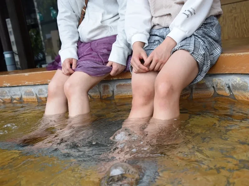 現地でしか味わえない温泉文化体験温泉地ごとの独自の文化や風習を体験することができるのも大きな魅力。現地の名湯巡りや、地元の方々との交流を通じて、普段味わえない温泉地ならではのライフスタイルを楽しめます。