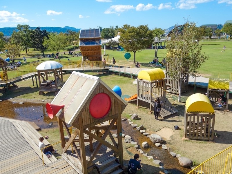 福井県児童科学館エンゼルランドふくい科学や技術に関する体験型の展示が豊富な子ども向けの施設です。様々な科学実験や体験型の展示があり、子どもたちが楽しみながら学ぶことができます。