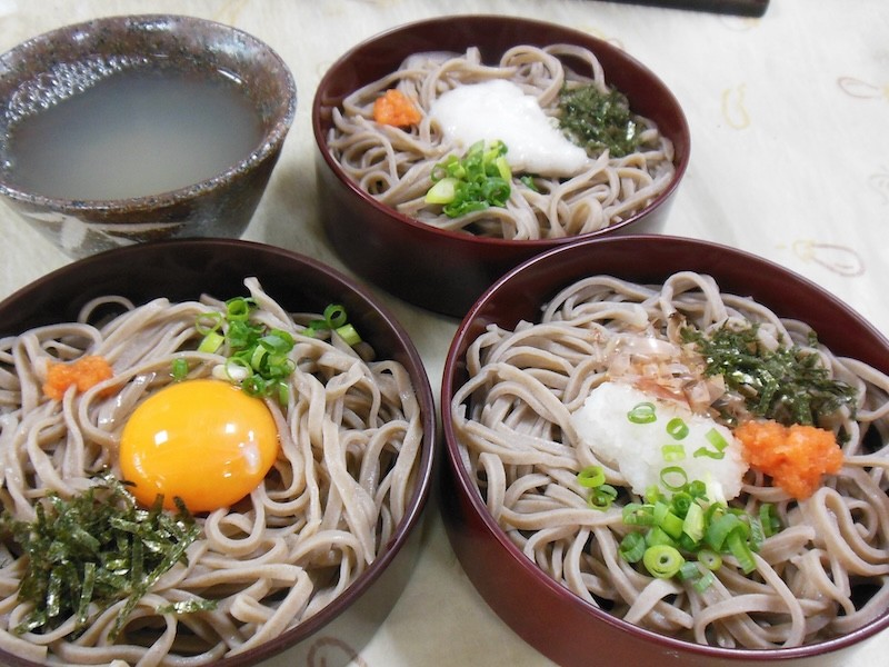 出雲そば「三食割子」出雲地方の郷土料理。つけ汁につけるのではなく、そばに掛けて食べるのが特徴。旨いですよ！