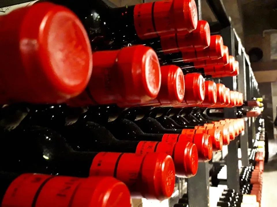 山梨ワイン富士五湖周辺には多くのワイナリーがあります。地元で栽培されたぶどうを使った、様々な種類のワインを楽しむことができます。